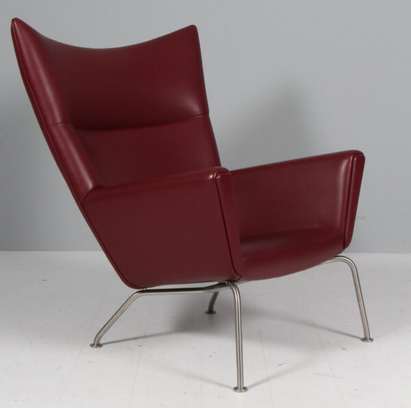 Hans J. Wegner Wing Chair med skammel model CH445, original betrukket - Image 9