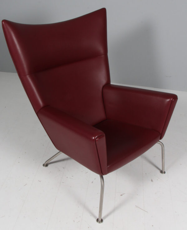 Hans J. Wegner Wing Chair med skammel model CH445, original betrukket - Image 8