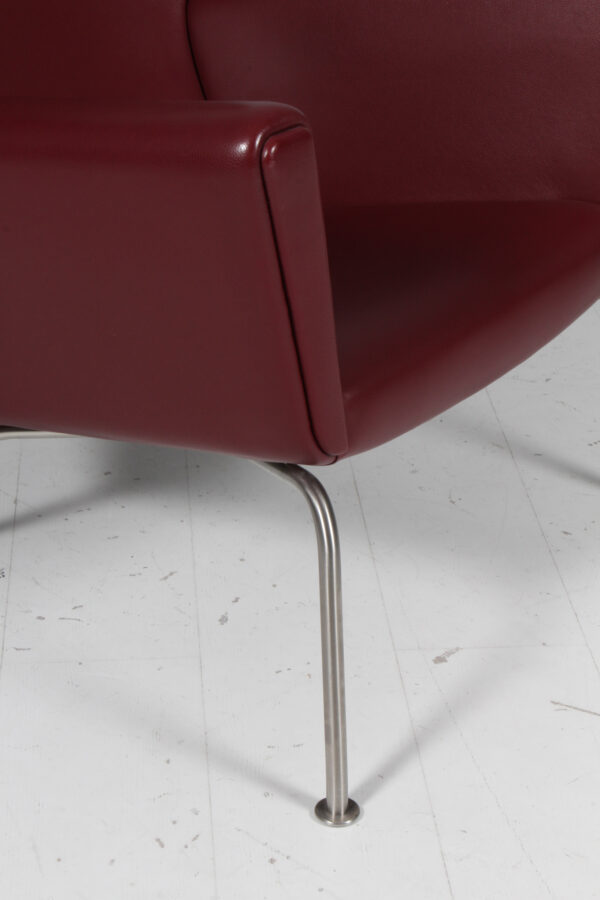 Hans J. Wegner Wing Chair med skammel model CH445, original betrukket - Image 6