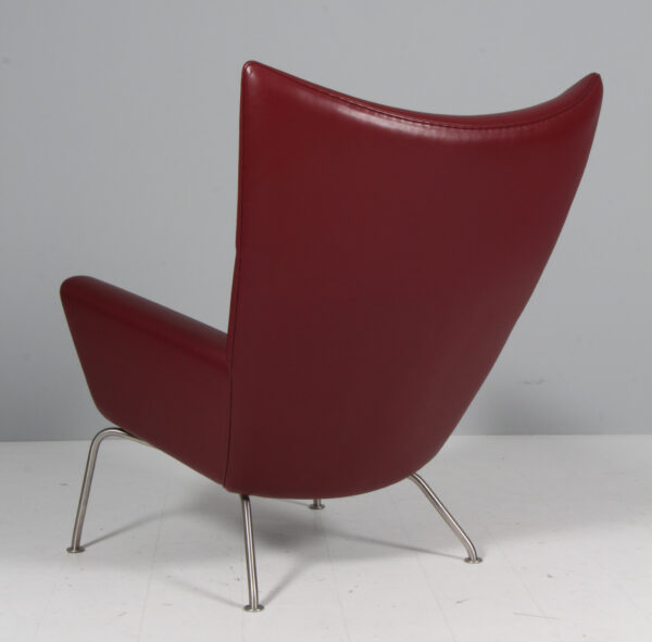 Hans J. Wegner Wing Chair med skammel model CH445, original betrukket - Image 3