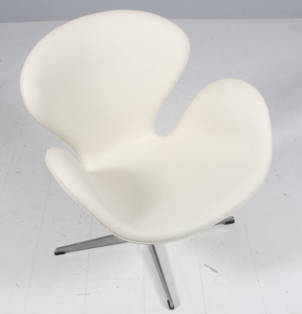 Arne Jacobsen. Svanen. Lænestol, model 3320 - Image 2