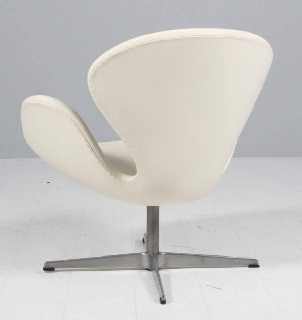 Arne Jacobsen. Svanen. Lænestol, model 3320 - Image 3