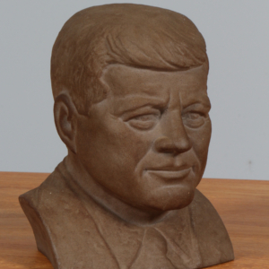 Arne Finne for Søholm sparebøsse i form af John F. Kennedy