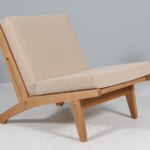 Hans J. Wegner lænestol model GE370, eg samt Coda fra Kvadrat