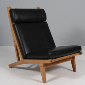 Hans J. Wegner højrygget lænestol model GE375, eg og anilin læder