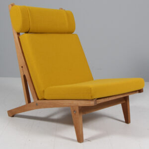 Hans J. Wegner højrygget lænestol model GE375, eg og Hallingdal