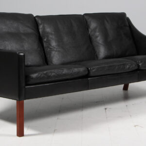 Børge Mogensen. Fritstående tre pers. sofa, model 2209. Original betrukket