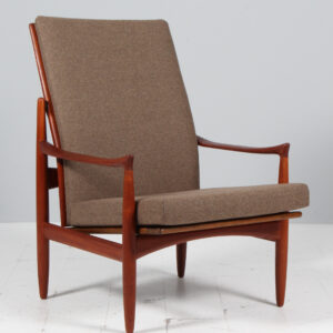 Ib Kofod Larsen for Selig lænestol af teak og uld.