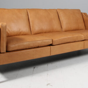 Børge Mogensen. Fritstående trepers. sofa, model 2213. Nybetrukket
