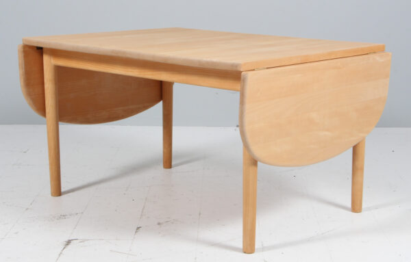 Hans J. Wegner sofabord af sæbebehandlet bøg. Model GE85
