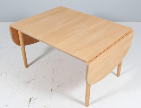 Hans J. Wegner sofabord af sæbebehandlet bøg. Model GE85 - Image 2