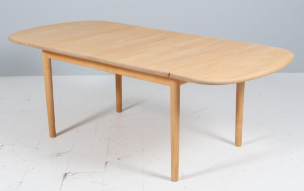 Hans J. Wegner sofabord af sæbebehandlet bøg. Model GE85 - Image 3