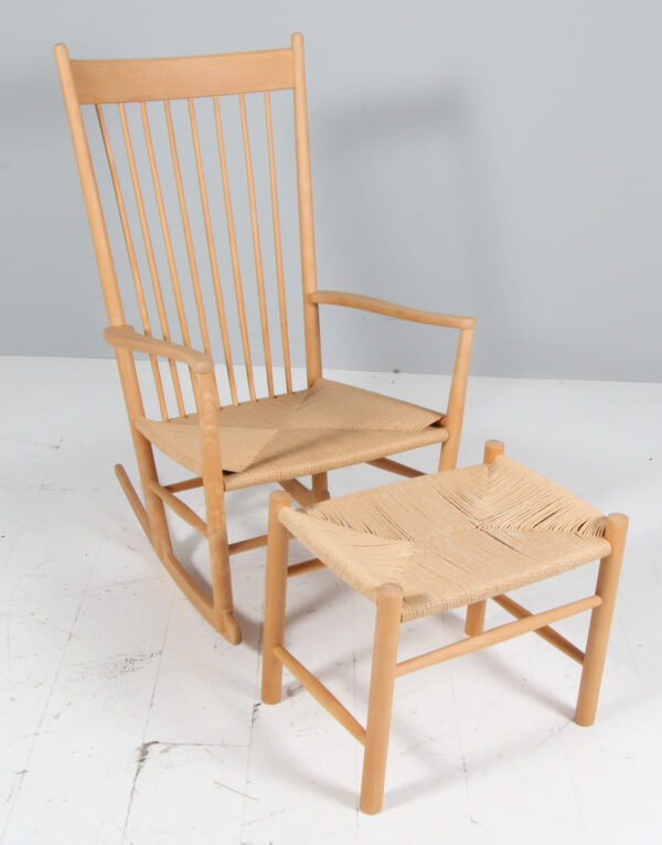 Hans J. Wegner gyngestol med skammel af sæbebehandlet bøg, model J16 - Image 2