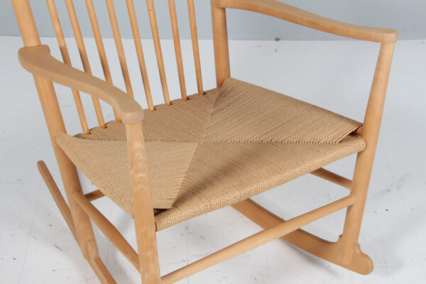 Hans J. Wegner gyngestol med skammel af sæbebehandlet bøg, model J16 - Image 5