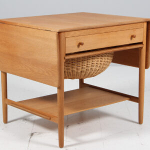 Hans J. Wegner sybord af massiv sæbebehandlet eg. Model AT33.