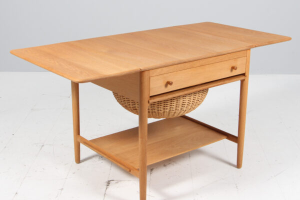 Hans J. Wegner sybord af massiv sæbebehandlet eg. Model AT33. - Image 4