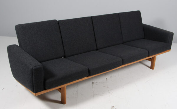 Hans J. Wegner fire pers. sofa model GE236/4 - Image 2