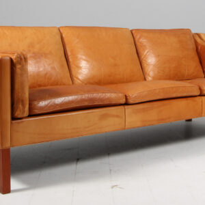 Børge Mogensen. Fritstående trepers. sofa, model 2213. Original betrukket
