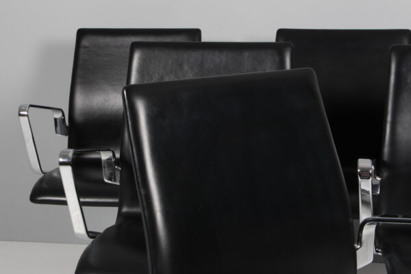 Arne Jacobsen Oxford armstole af original sort læder samt krom. - Image 9