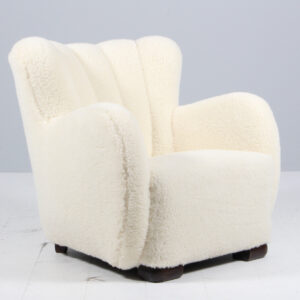 Dansk Møbelsnedker, overpolstret lænestol med lammeuld. 1940'erne