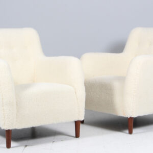 Dansk Møbelsnedker, par overpolstrede lænestole med lammeuld. 1940'erne