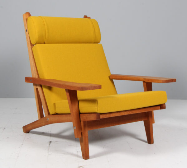 Hans J. Wegner højrygget lænestol model GE375, eg og Hallingdal