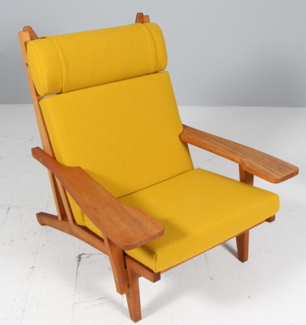Hans J. Wegner højrygget lænestol model GE375, eg og Hallingdal - Image 2