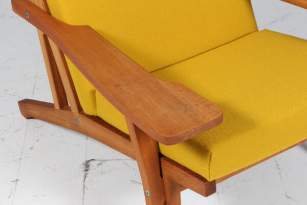 Hans J. Wegner højrygget lænestol model GE375, eg og Hallingdal - Image 7