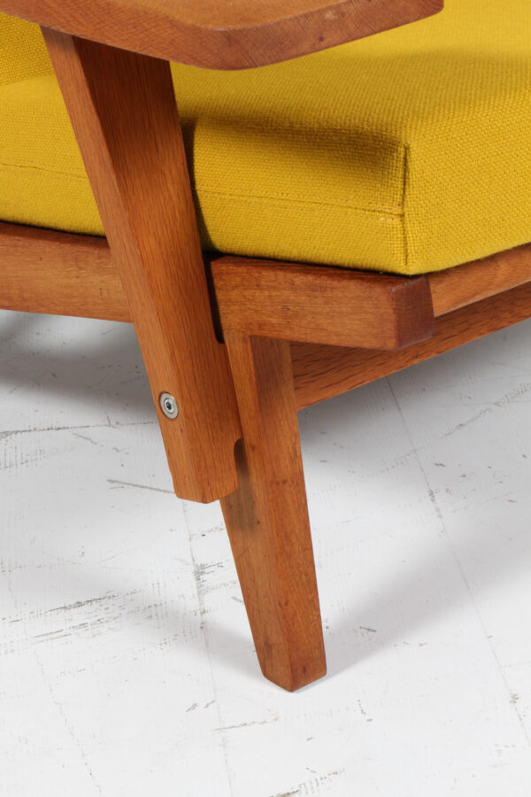 Hans J. Wegner højrygget lænestol model GE375, eg og Hallingdal - Image 5