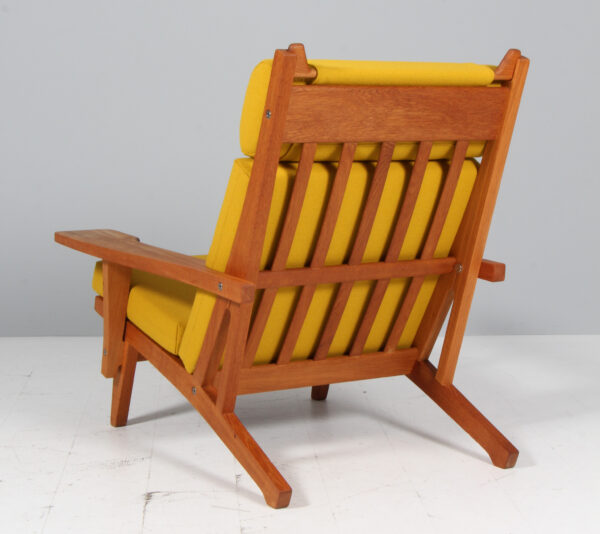 Hans J. Wegner højrygget lænestol model GE375, eg og Hallingdal - Image 3