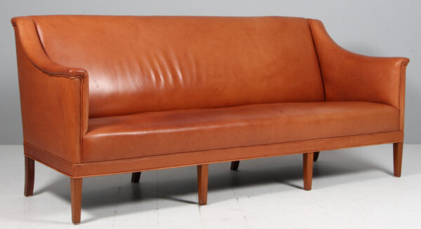 Kaare Klint tre personers sofa af patineret læder, model 6092