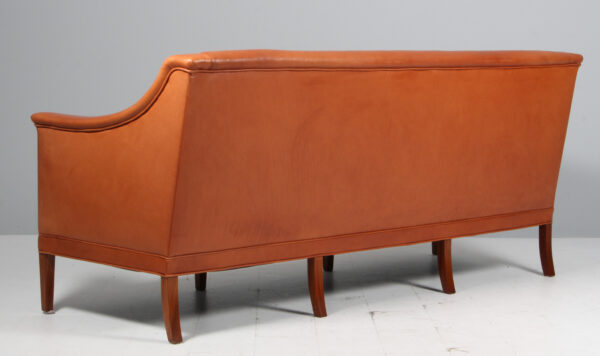 Kaare Klint tre personers sofa af patineret læder, model 6092 - Image 3