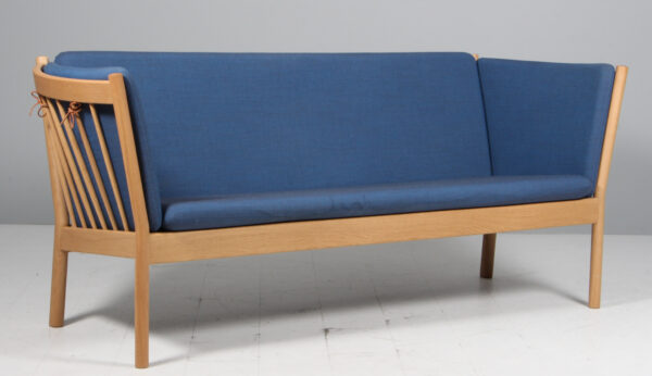 Erik Jørgensen tre personers sofa, model J149, eg