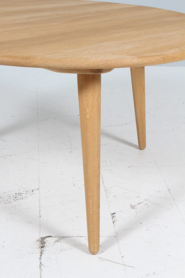 Hans J. Wegner rundt sofabord af massiv sæbebehandlet eg - Image 5