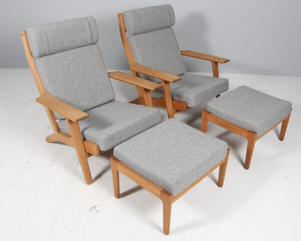 Hans J. Wegner højrygget lænestol samt skammel, model GE290A - Billede 2