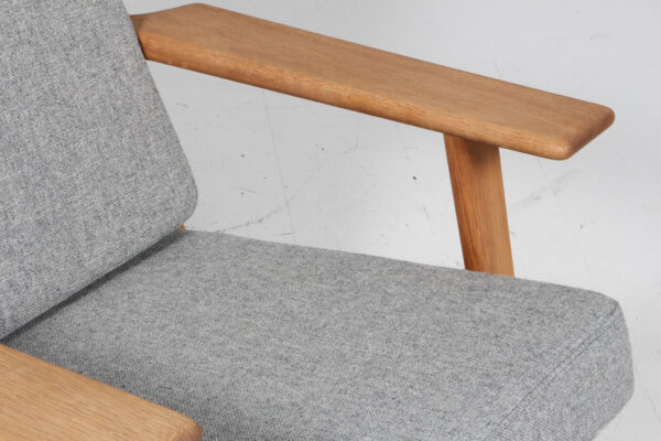 Hans J. Wegner højrygget lænestol samt skammel, model GE290A - Billede 6
