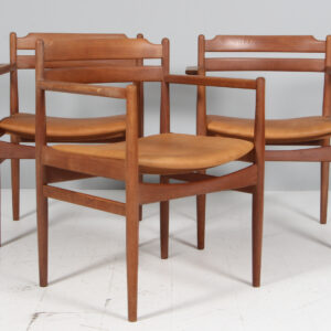 Poul M. Volther armstole af eg og anilin læder