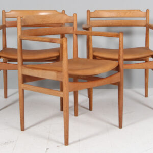 Poul M. Volther armstole af eg og anilin læder