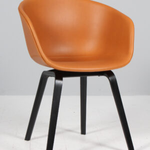 Hay AAC22 About A Chair armstole, nybetrukket cognac silk anilin