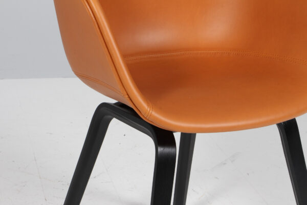 Hay AAC22 About A Chair armstole, nybetrukket cognac silk anilin - Image 5