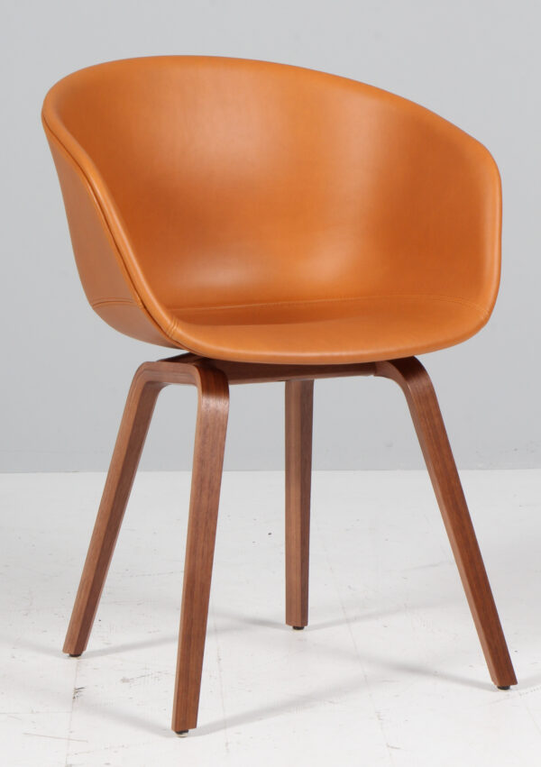 Hay AAC22 About A Chair armstole, nybetrukket cognac silk anilin