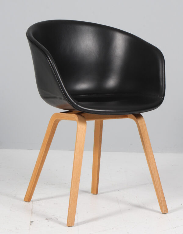 Hay AAC22 About A Chair armstole, nybetrukket sort silk anilin