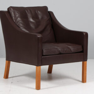 Børge Mogensen. Lænestol, model 2207. Original betrukket