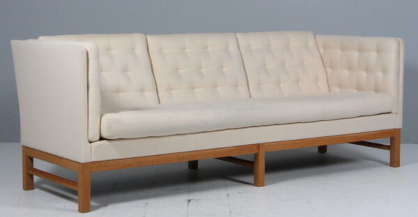 Erik Jørgensen tre personers sofa, model EJ315, Savak
