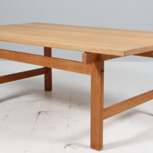 Hans J. Wegner for Andreas Tuck, Sofabord af massiv sæbebehandlet eg.