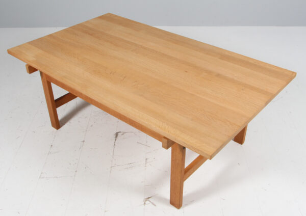 Hans J. Wegner for Andreas Tuck, Sofabord af massiv sæbebehandlet eg. - Billede 2