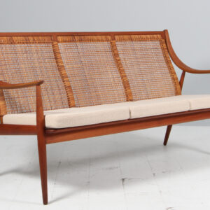 Peter Hvidt & Orla Mølgaard Nielsen tre personers sofa af teak og sjeneflet