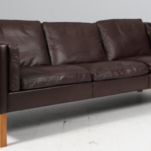 Børge Mogensen. Fritstående trepers. sofa, model 2213. Original betrukket