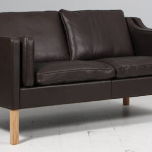 Børge Mogensen. Fritstående to pers. sofa, model 2212. Nybetrukket