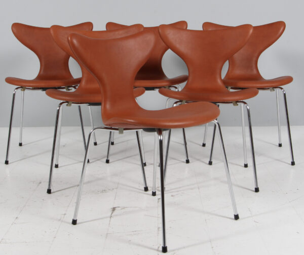 Arne Jacobsen Lilje seks stole model 3108, nybetrukket anilin læder